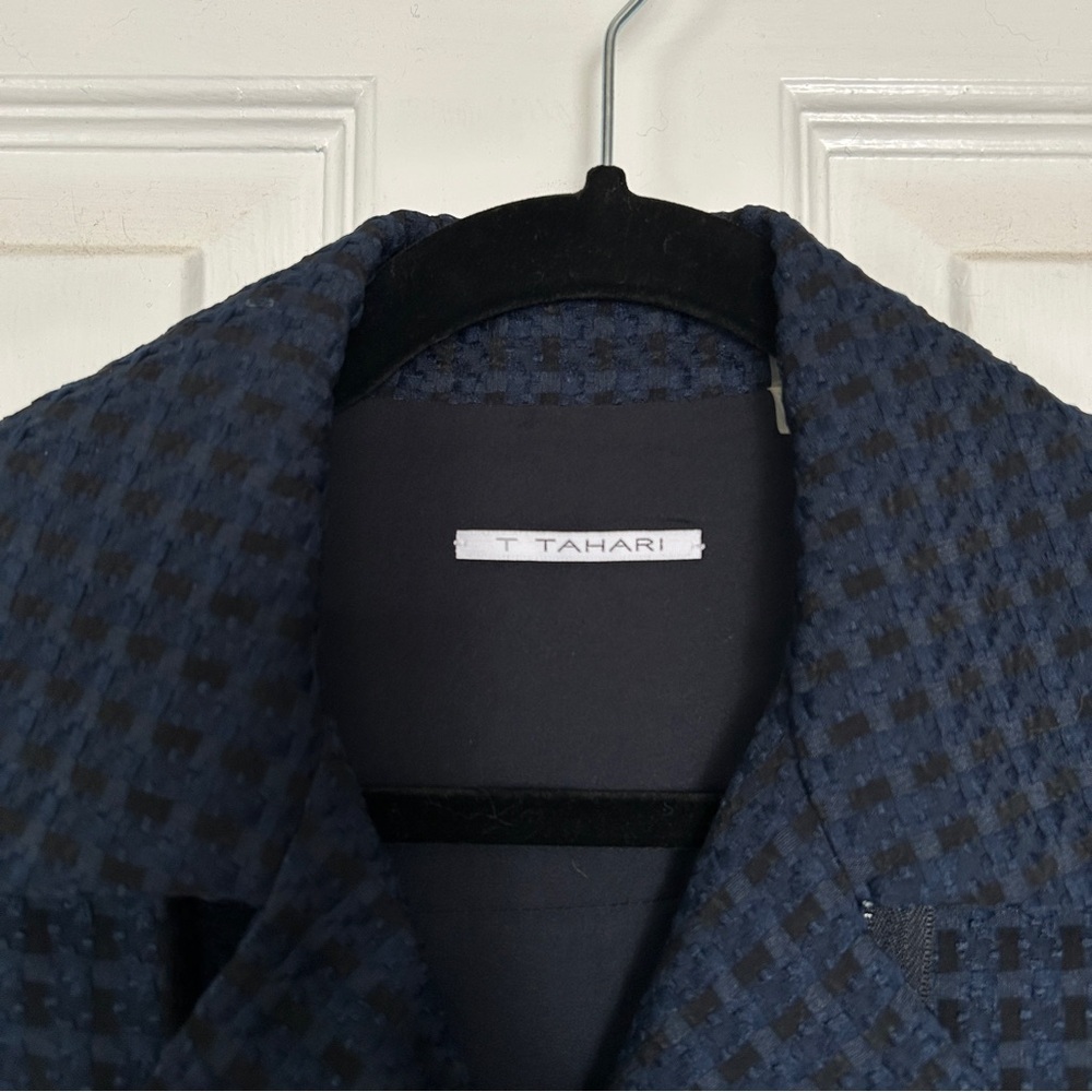 3/$20 T Tahari navy blue and black jacket, size small - Picture 3 of 11